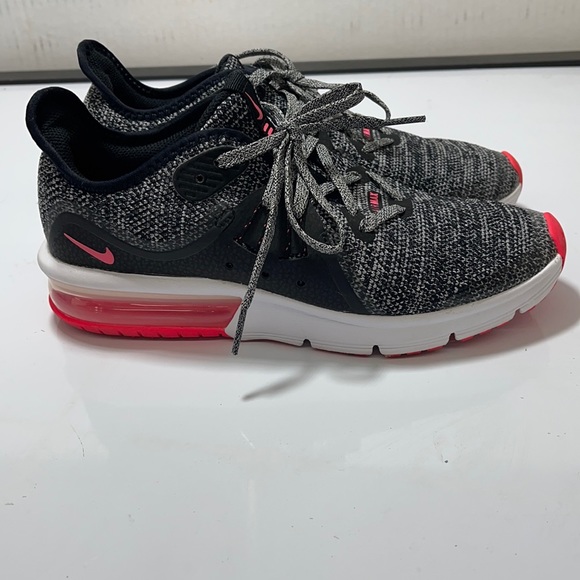 Nike Airmax heathered black and coral youth 6 EUC! - Picture 1 of 7